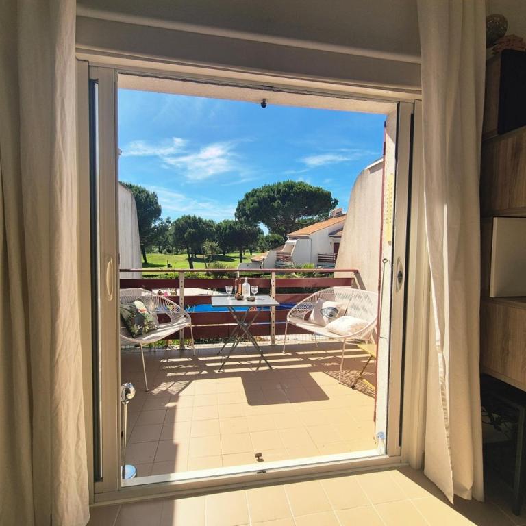 Duplex au bord du Golf, Piscine dans la résidence, Clim & Wifi - ROSSIconciergerie - Linge inclus - Two-Bedroom Apartment with Pool View - 11