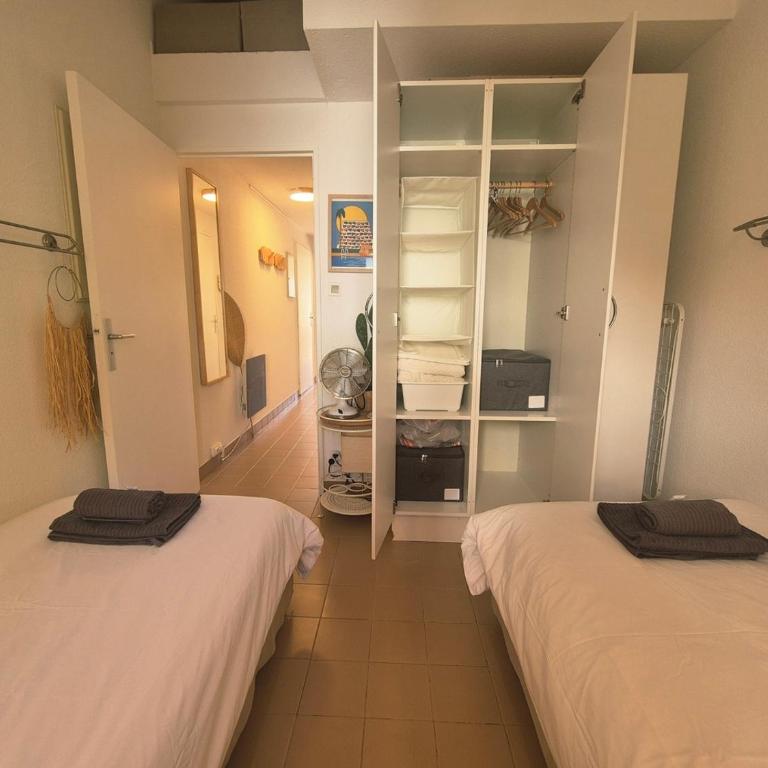 Duplex au bord du Golf, Piscine dans la résidence, Clim & Wifi - ROSSIconciergerie - Linge inclus - Two-Bedroom Apartment with Pool View - 19