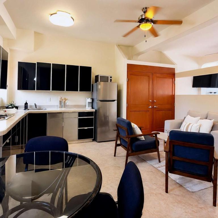 Ocean & Marina Views, Balcony & Rooftop Pool - Apartamento - 3