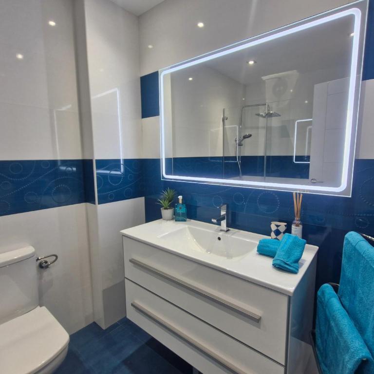 Turquesa :) Parking and Wifi - Two-Bedroom Apartment - 3
