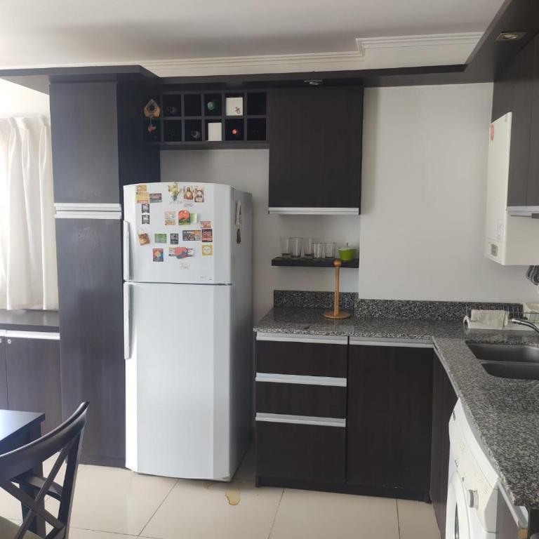 depto luminoso en Av San Martin con vista al lago-cochera-SUM - Apartamento de 2 dormitorios - 3