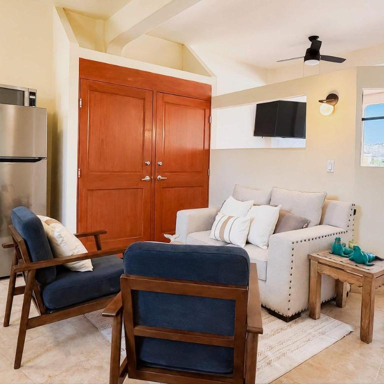 Ocean & Marina Views, Balcony & Rooftop Pool - Apartamento - 4