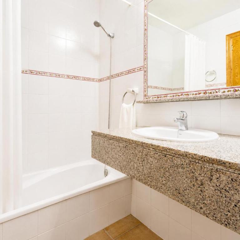 Villa Clariana Large Private Pool AC WiFi - Villa - 14