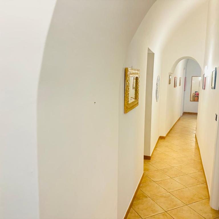 PELAGOS - Agenzia Immobilevante - Appartamento con 3 Camere da Letto e Vista Mare - 1