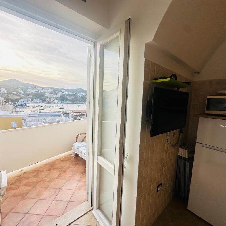 PELAGOS - Agenzia Immobilevante - Appartamento con 3 Camere da Letto e Vista Mare - 18