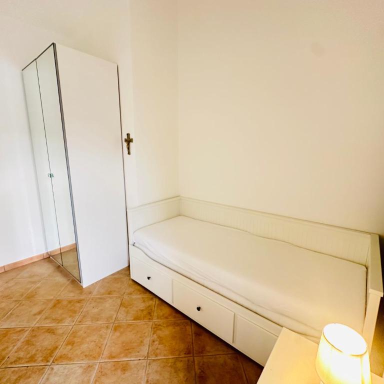 PELAGOS - Agenzia Immobilevante - Appartamento con 3 Camere da Letto e Vista Mare - 64