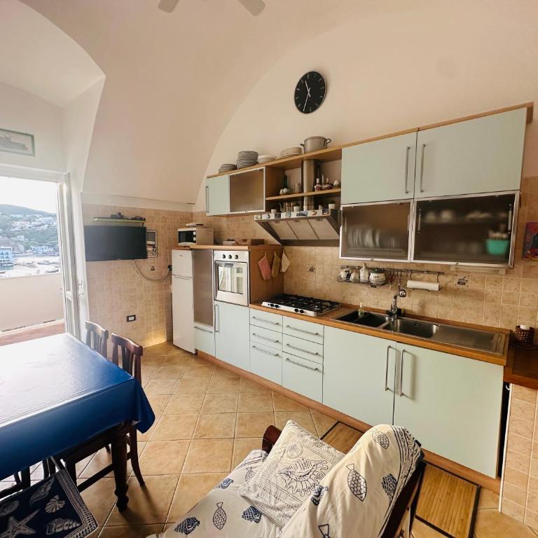 PELAGOS - Agenzia Immobilevante - Appartamento con 3 Camere da Letto e Vista Mare - 22
