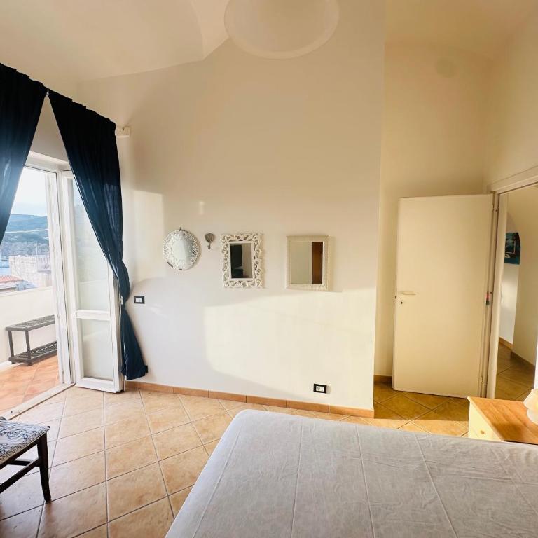 PELAGOS - Agenzia Immobilevante - Appartamento con 3 Camere da Letto e Vista Mare - 41