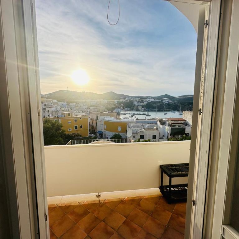 PELAGOS - Agenzia Immobilevante - Appartamento con 3 Camere da Letto e Vista Mare - 50
