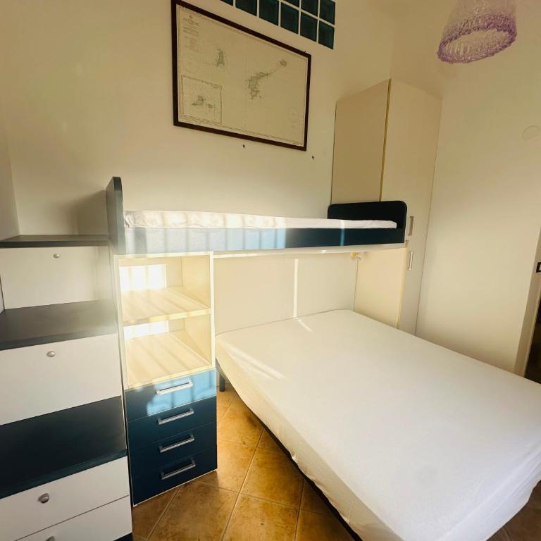 PELAGOS - Agenzia Immobilevante - Appartamento con 3 Camere da Letto e Vista Mare - 51