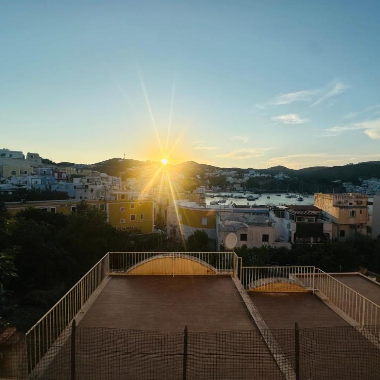 PELAGOS - Agenzia Immobilevante - Appartamento con 3 Camere da Letto e Vista Mare - 72