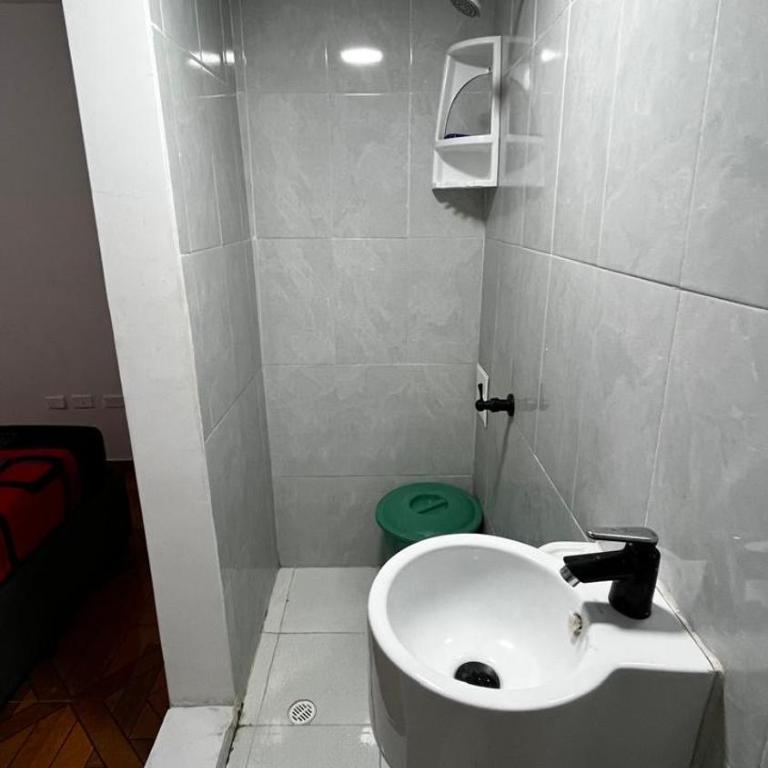 Hermoso y amplio apartaestudio muy bien ubicado en la Castellana - One-Bedroom Apartment - 4