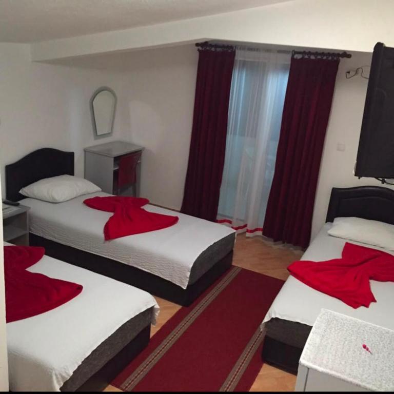Apartmani Bidž - Dreibettzimmer mit Balkon - 3