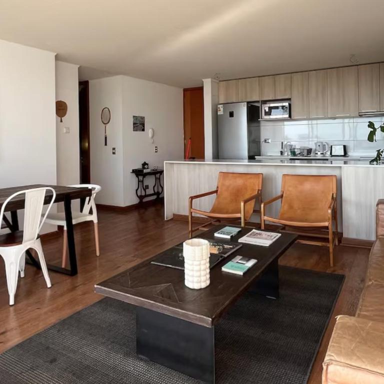 Luminoso departamento en excelente ubicación - Two-Bedroom Apartment - 7