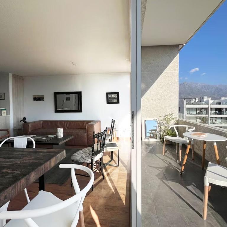Luminoso departamento en excelente ubicación - Two-Bedroom Apartment - 18