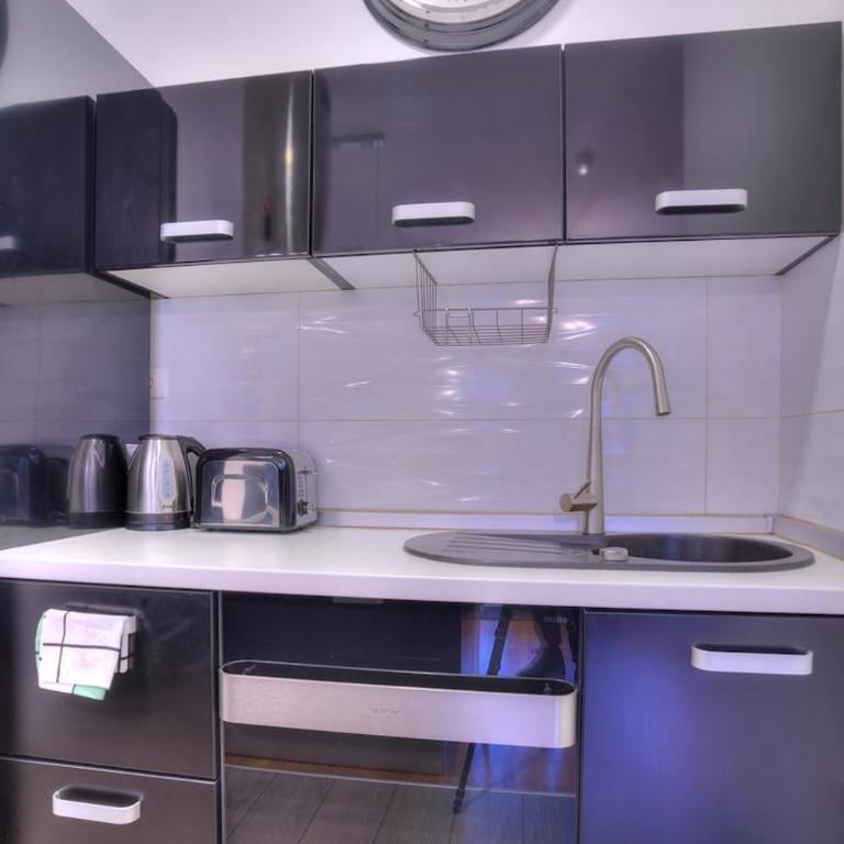 Red Cross Central Apartment-PARKING - Appartement 2 Chambres - 4