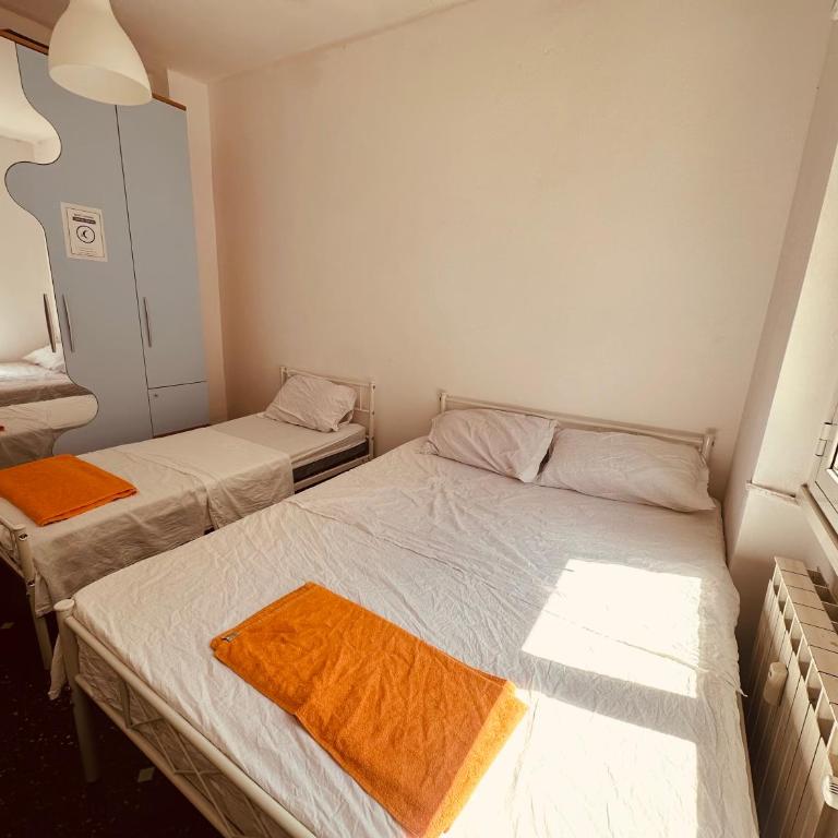 Genova cozy homestay - Camera Tripla con Bagno in Comune - 3