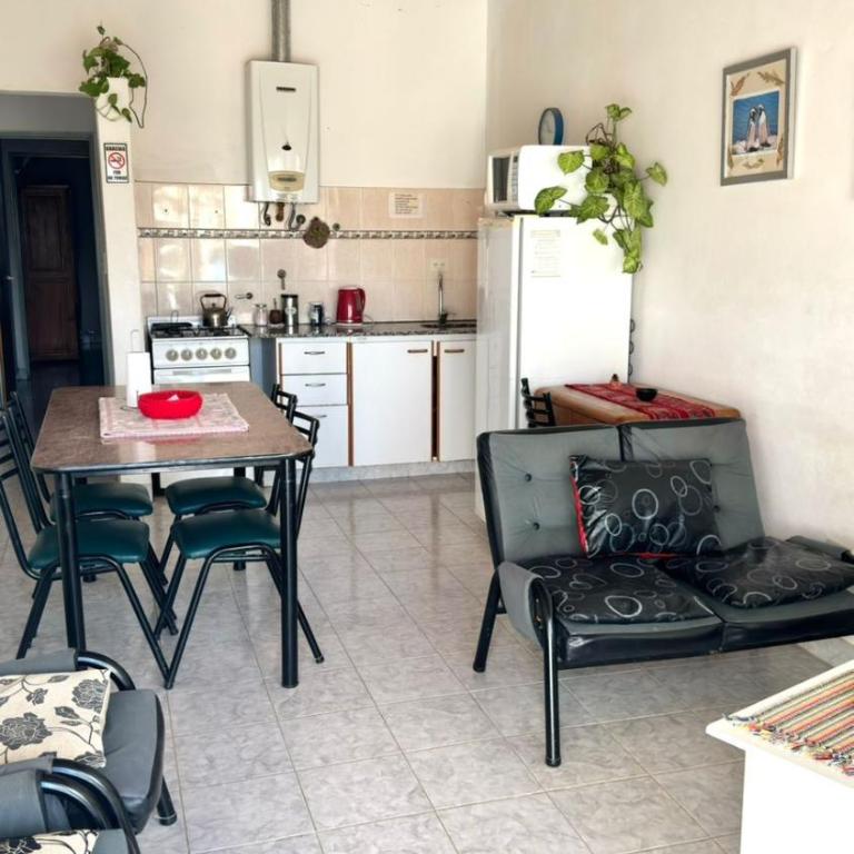 Departamentos pihue Puerto Madryn, Chubut - Habitación Familiar con vistas al jardín - 1