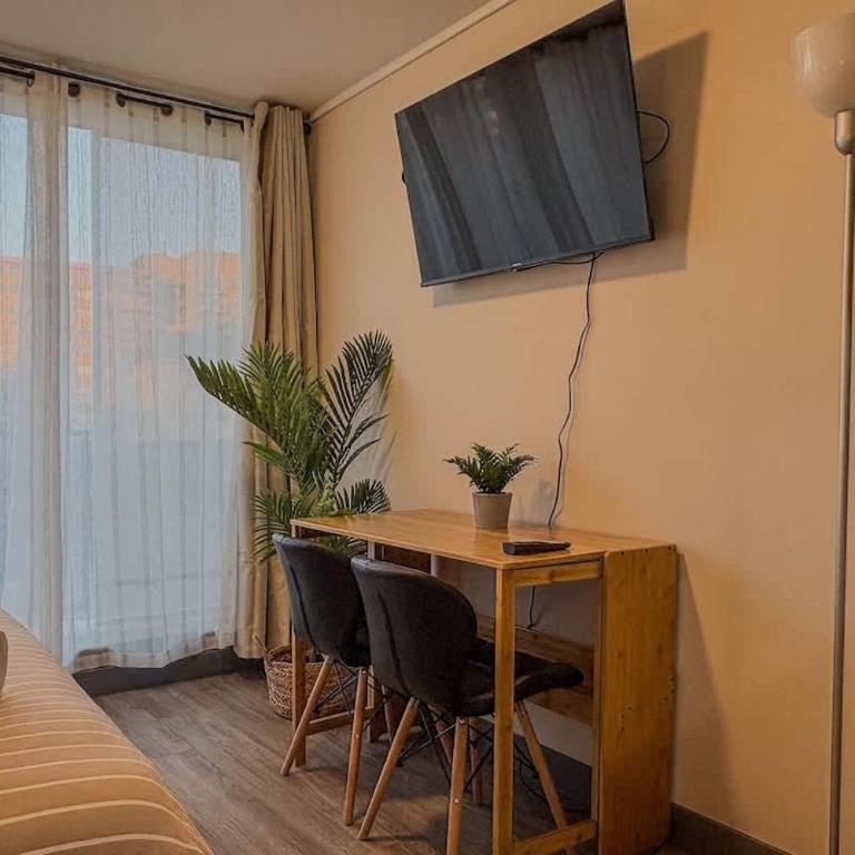 24-7 Desk 24 Studio with heater 15 min wlkg to metro station - Apartment - 2