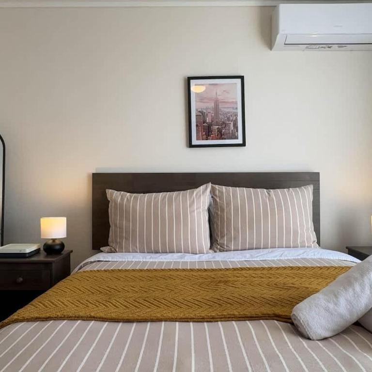 24-7 Desk 24 Studio with heater 15 min wlkg to metro station - Apartment - 5