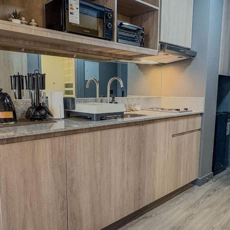 24-7 Desk 24 Studio with heater 15 min wlkg to metro station - Apartment - 3