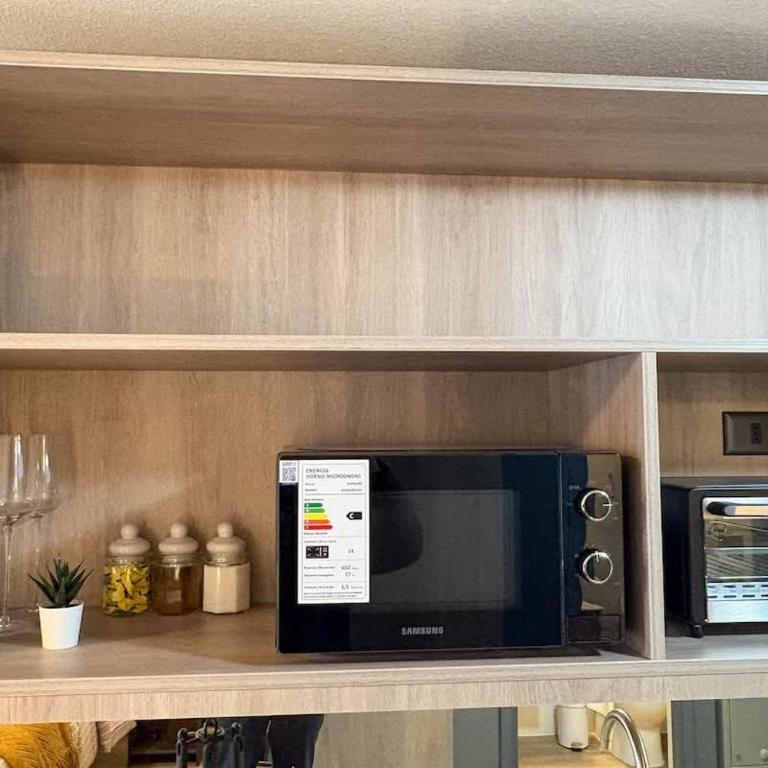 24-7 Desk 24 Studio with heater 15 min wlkg to metro station - Apartment - 8
