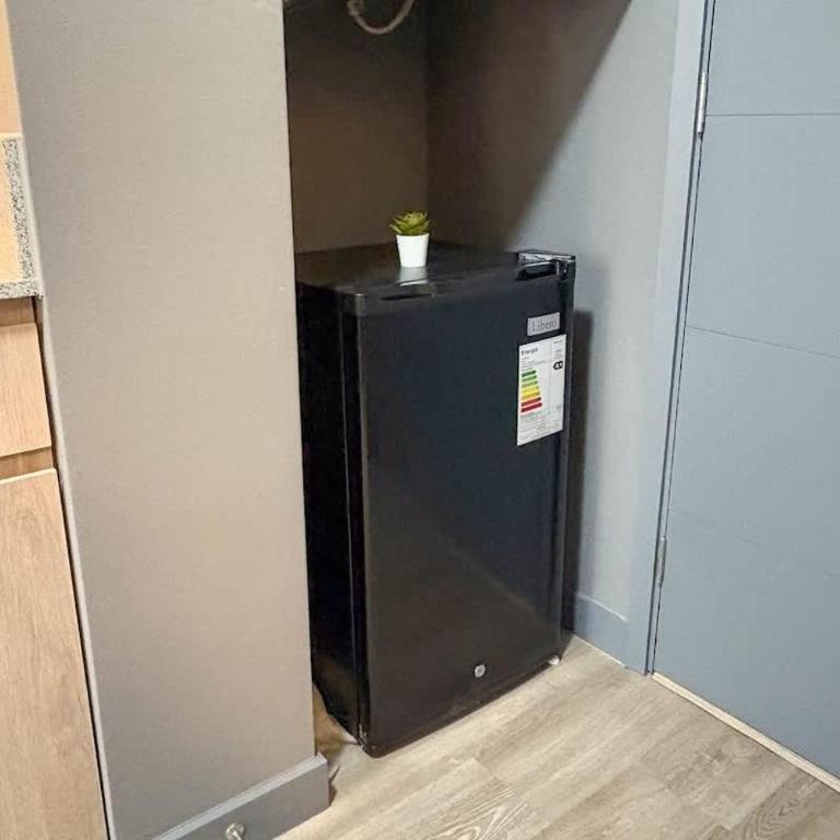 24-7 Desk 24 Studio with heater 15 min wlkg to metro station - Apartment - 11
