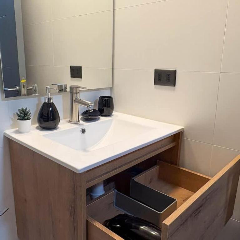 24-7 Desk 24 Studio with heater 15 min wlkg to metro station - Apartment - 12