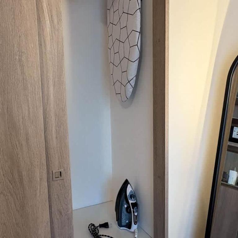 24-7 Desk 24 Studio with heater 15 min wlkg to metro station - Apartment - 13