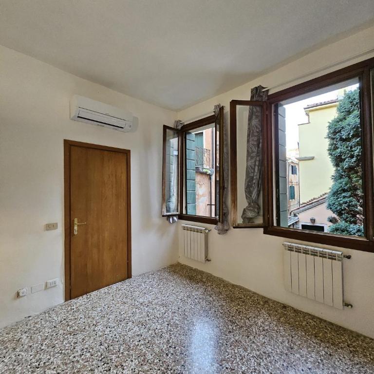 Golden Venezia Guest Rooms - Camera Tripla con Bagno in Comune - 31