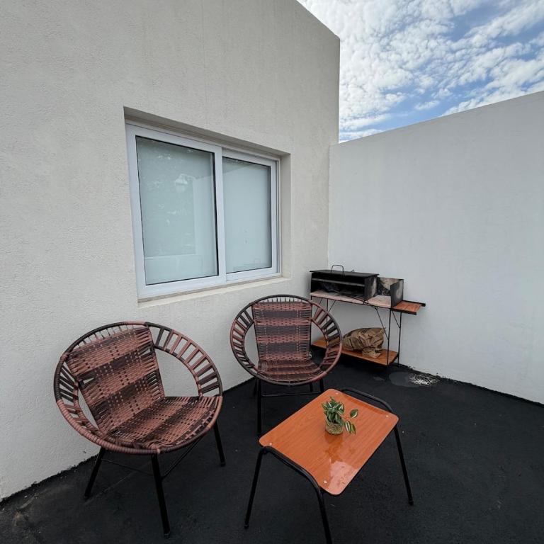 Pet House - One-Bedroom Apartment - 2