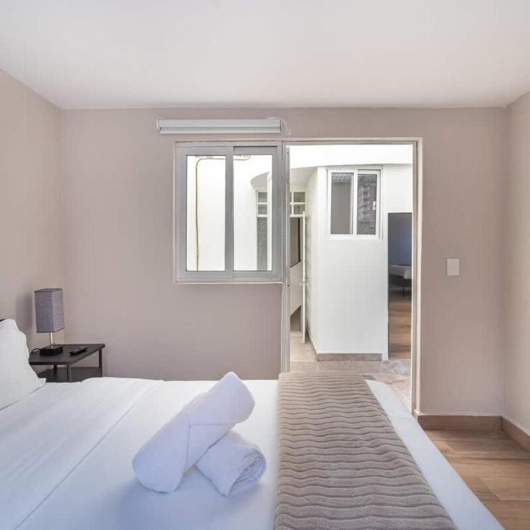 Stylish Home with Arcade Game & Private Patio - Ferienhaus - 30