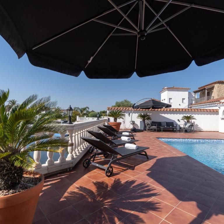 Encantadora Casa con Amarra y Piscina Privada - HISP-288-70 - Villa - 21