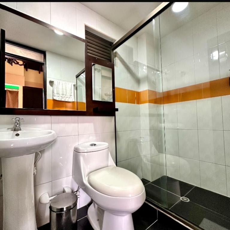 Hotel Plaza Garibaldi - Queen Room with Balcony - 9