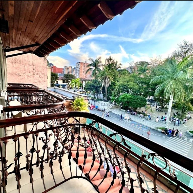 Hotel Plaza Garibaldi - Queen Room with Balcony - 35