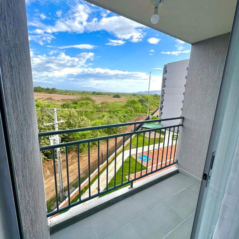 Moderno apartamento con parqueadero privado en Neiva - Apartamento de 3 dormitorios - 2