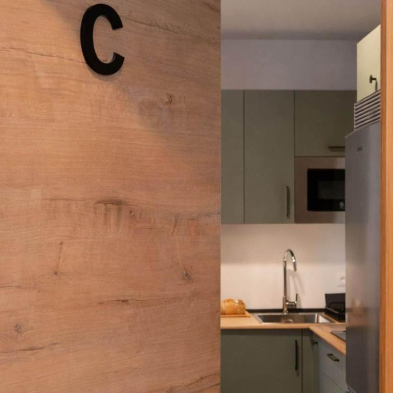 Chic Central Haven with Terrace - Apartamento de 2 dormitorios - 11
