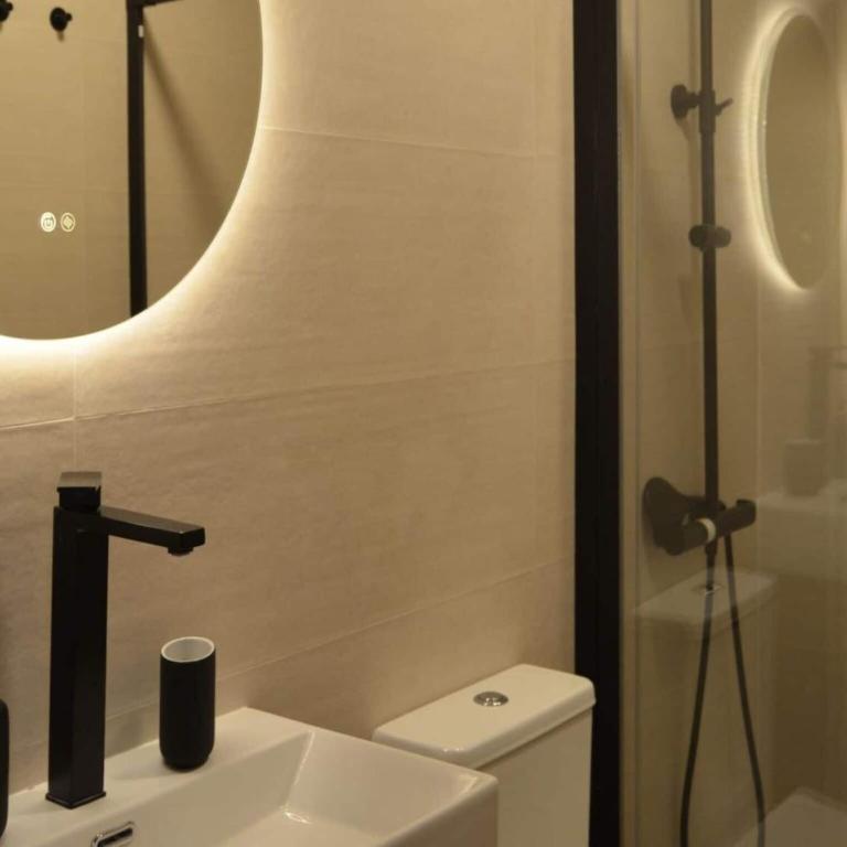 Chic Central Haven with Terrace - Apartamento de 2 dormitorios - 10