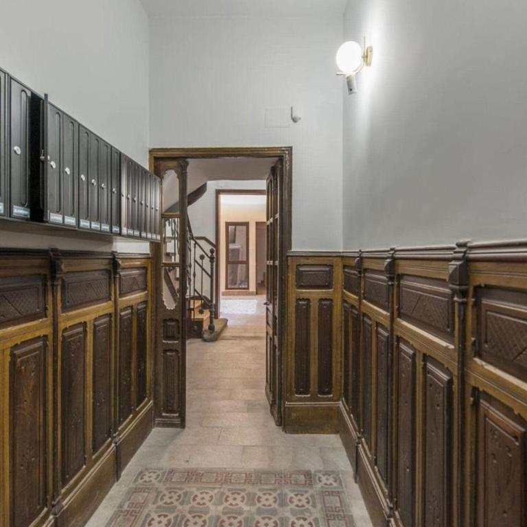 Bright Group Haven with Elevator - Apartamento de 2 dormitorios - 21