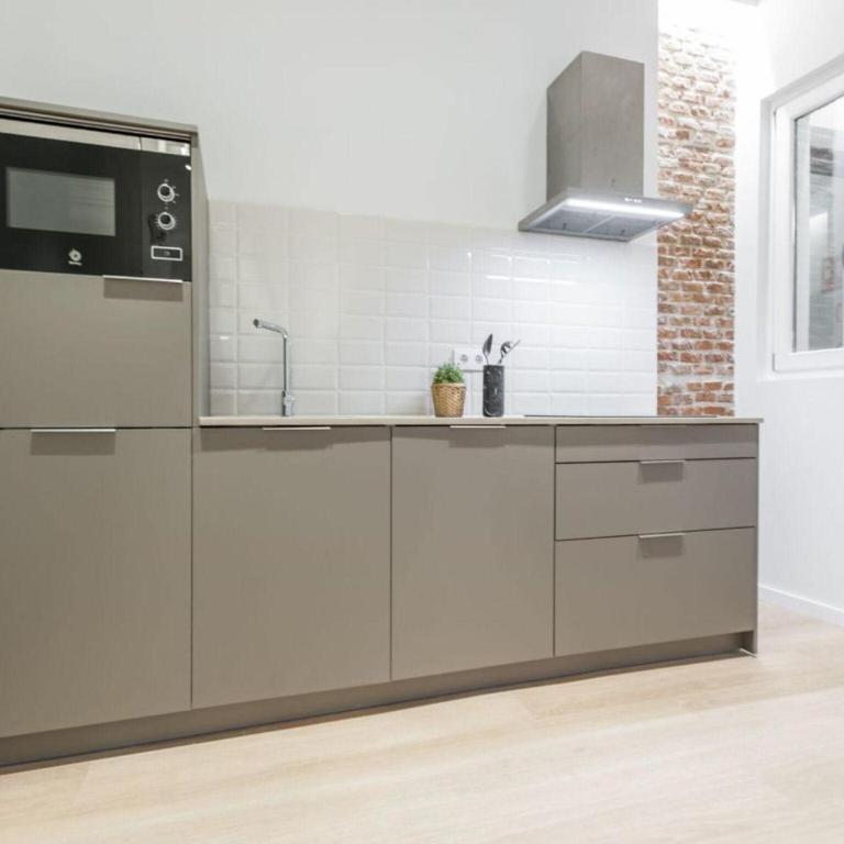 Bright Group Haven with Elevator - Apartamento de 2 dormitorios - 3