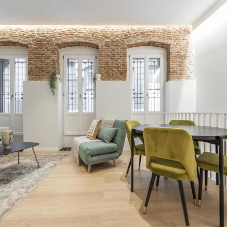 Bright Group Haven with Elevator - Apartamento de 2 dormitorios - 18