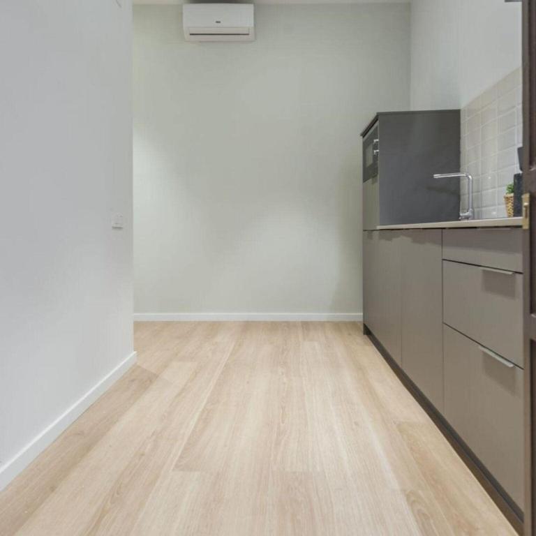Bright Group Haven with Elevator - Apartamento de 2 dormitorios - 19