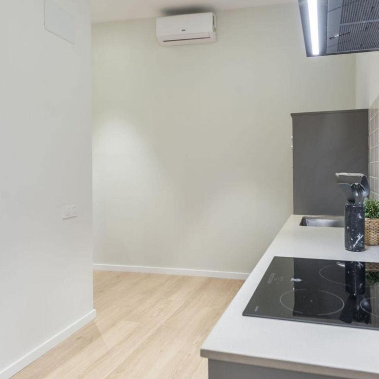 Bright Group Haven with Elevator - Apartamento de 2 dormitorios - 20