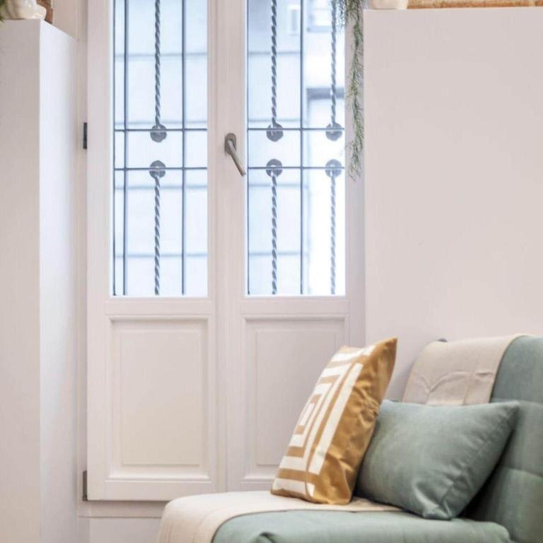 Bright Group Haven with Elevator - Apartamento de 2 dormitorios - 33