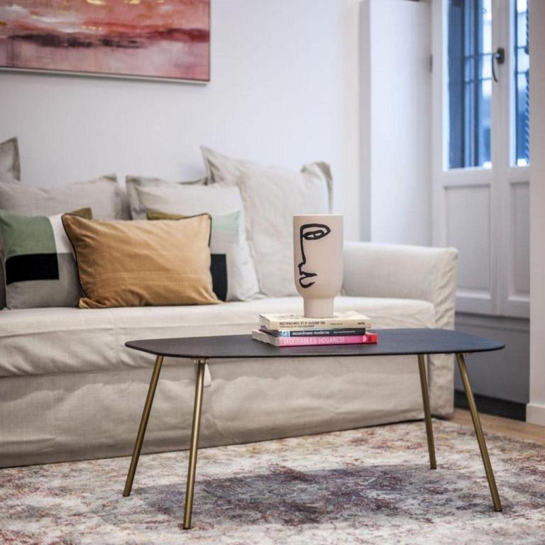 Bright Group Haven with Elevator - Apartamento de 2 dormitorios - 16