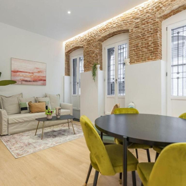 Bright Group Haven with Elevator - Apartamento de 2 dormitorios - 7