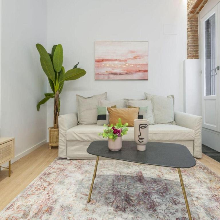 Bright Group Haven with Elevator - Apartamento de 2 dormitorios - 8