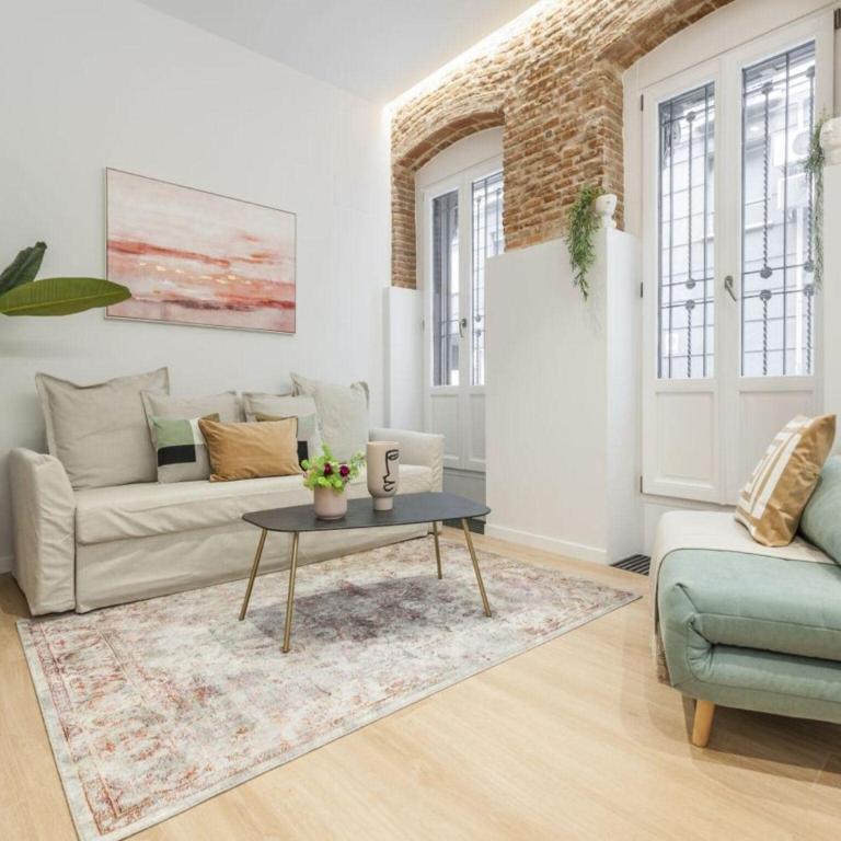 Bright Group Haven with Elevator - Apartamento de 2 dormitorios - 1