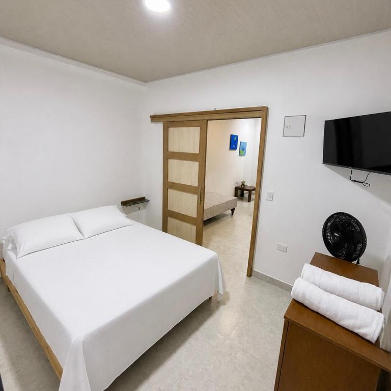 Apartamento nuevo en Buga cerca a la Basílica - Two-Bedroom Family Apartment - 9