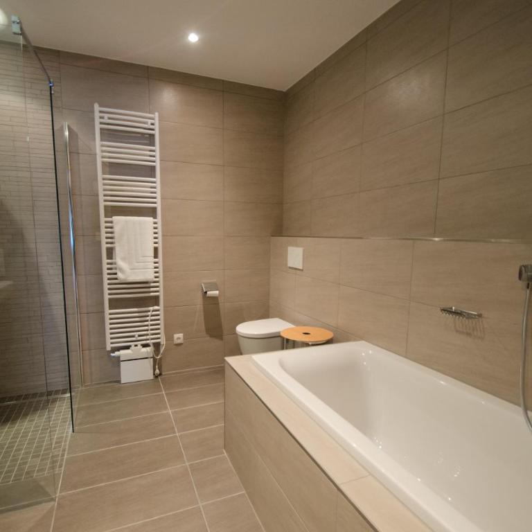 Superb Alpine Lodges by All in One Apartments - Apartment mit 3 Schlafzimmern, einem Balkon und Seeblick - 5